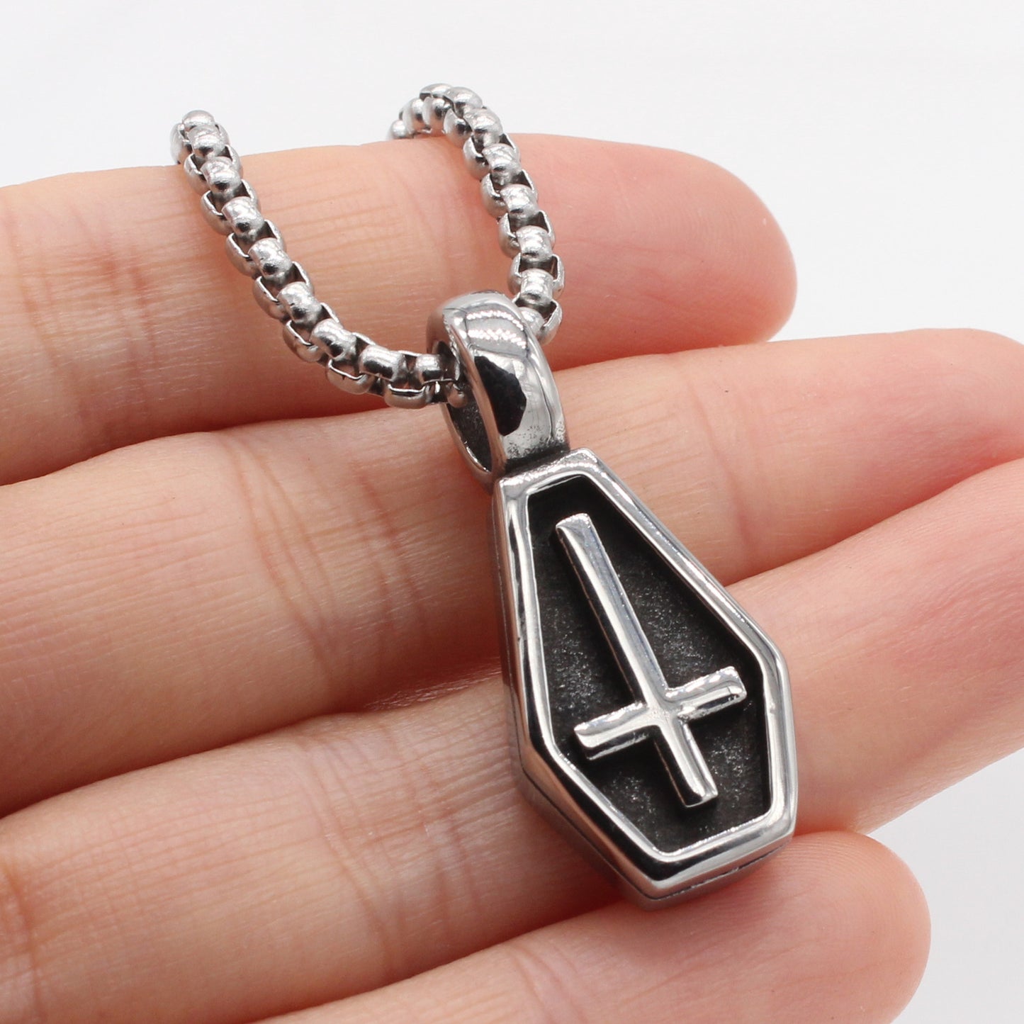 Planderful Everyday Genie – European and American Retro Cross Men's Titanium Steel Pendant