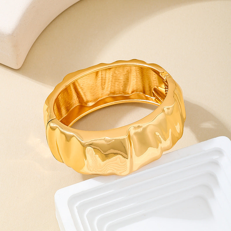 Planderful Vienna Verve Bracelet – Exaggerated Thick Metal Design