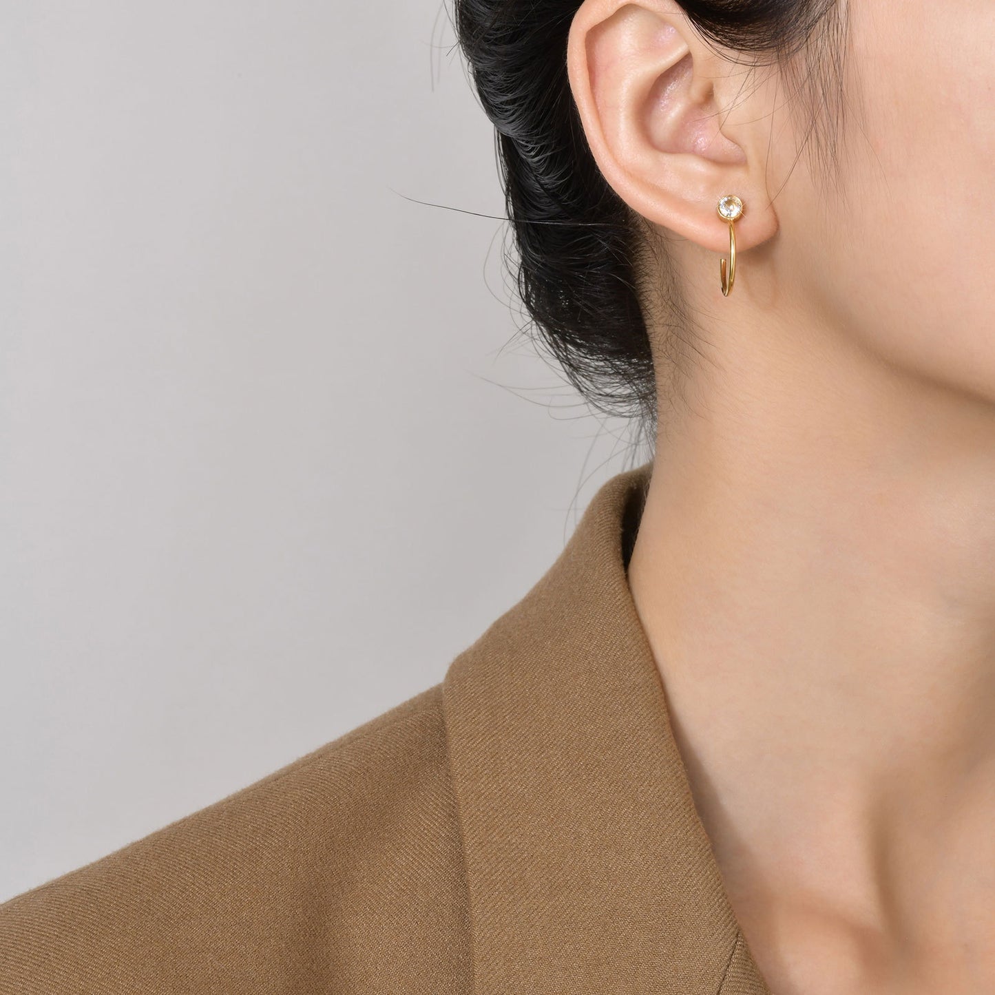 Stainless Steel Ladies Simple Versatile Zircon Earrings Gold