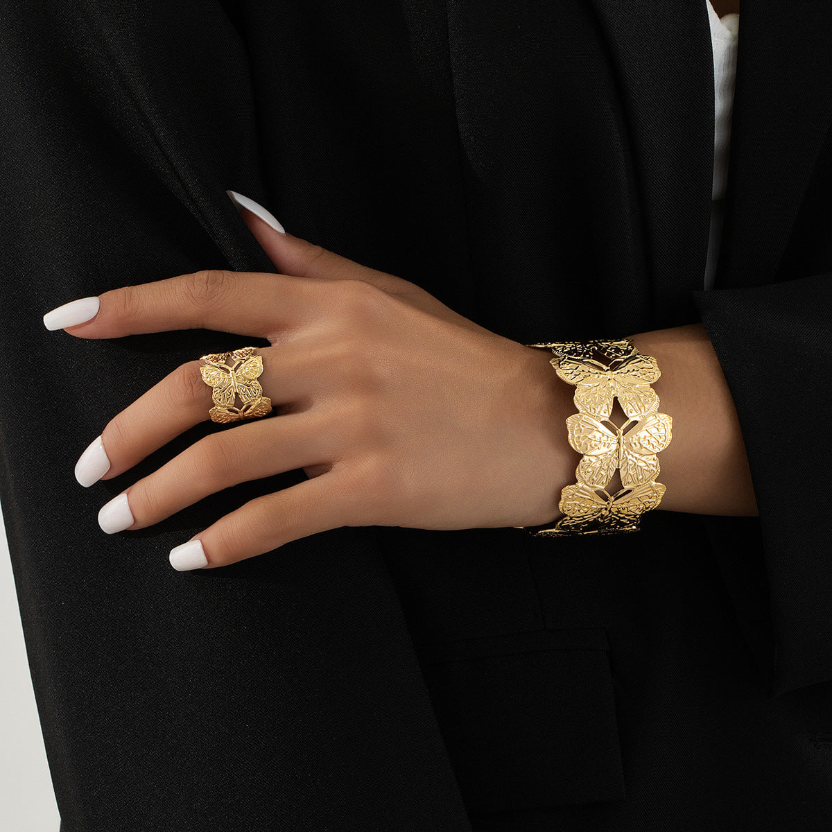 Planderful Vienna Verve Jewelry Set – Fashionable Adjustable Butterfly Design