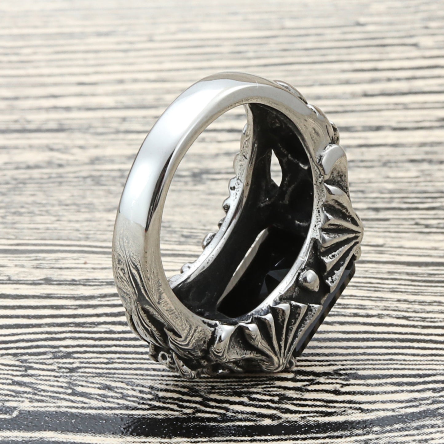 Punk-Inspired Titanium Steel Black Stone Pixiu Ring for Men – Retro Fashion Statement