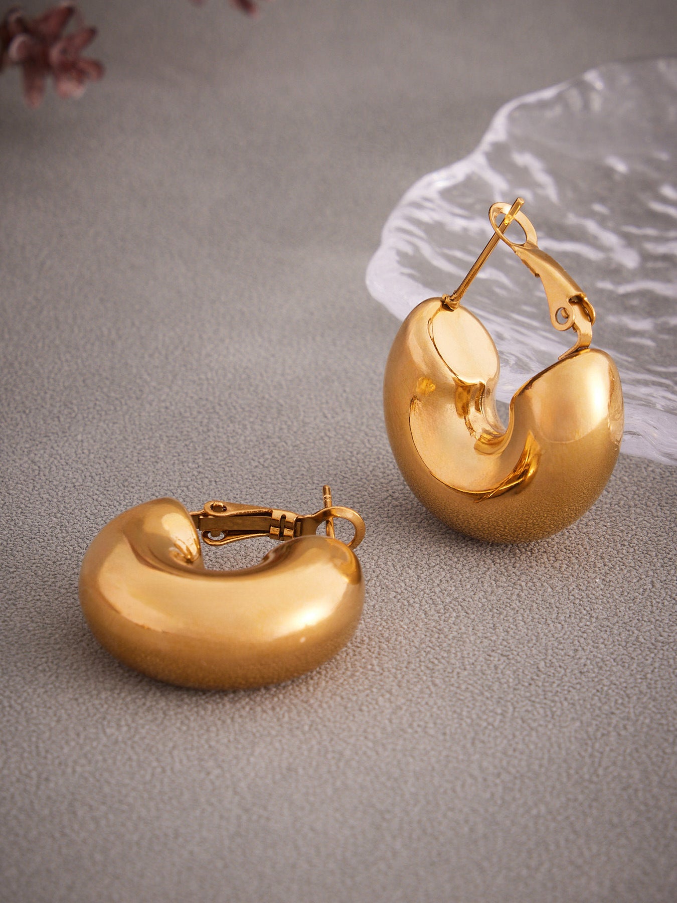 Planderful C Shaped Earrings For Fashion Lovers 18K Gold