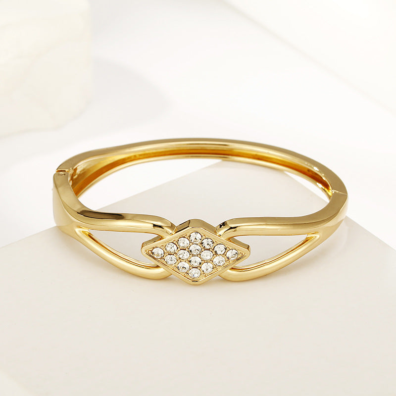 Vienna Verve Rhinestone Bracelet - Elegant Hand Jewelry for Women