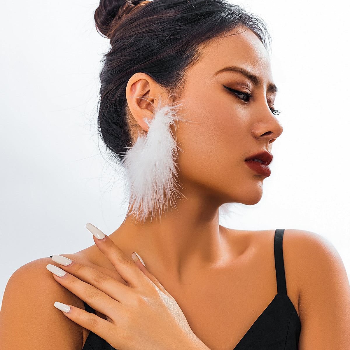 European and American Gothic Party Feather Choker Necklace with Ribbon