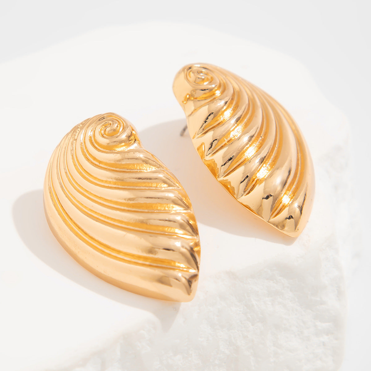 European and American fashion geometric niche thread ins wind stud earrings women, temperament alloy texture retro versatile ear jewelry