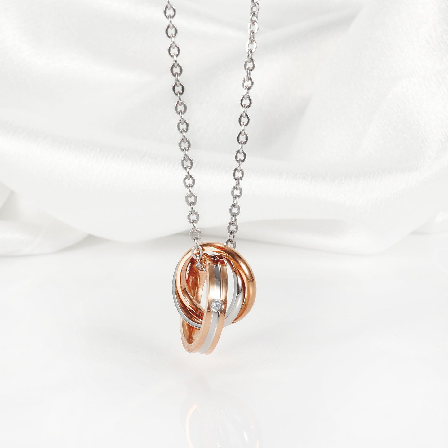 Planderful Everyday Genie Elegant Three Ring Pendant Necklace For Couples Zirconia Titanium Steel Jewelry