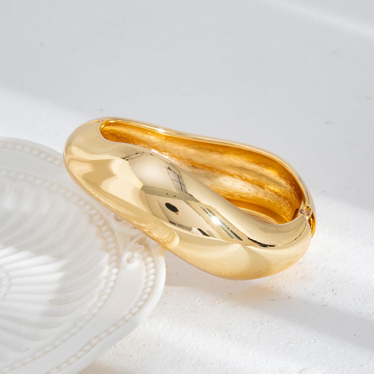 Planderful Vienna Verve Bracelet – Exaggerated Glossy Design