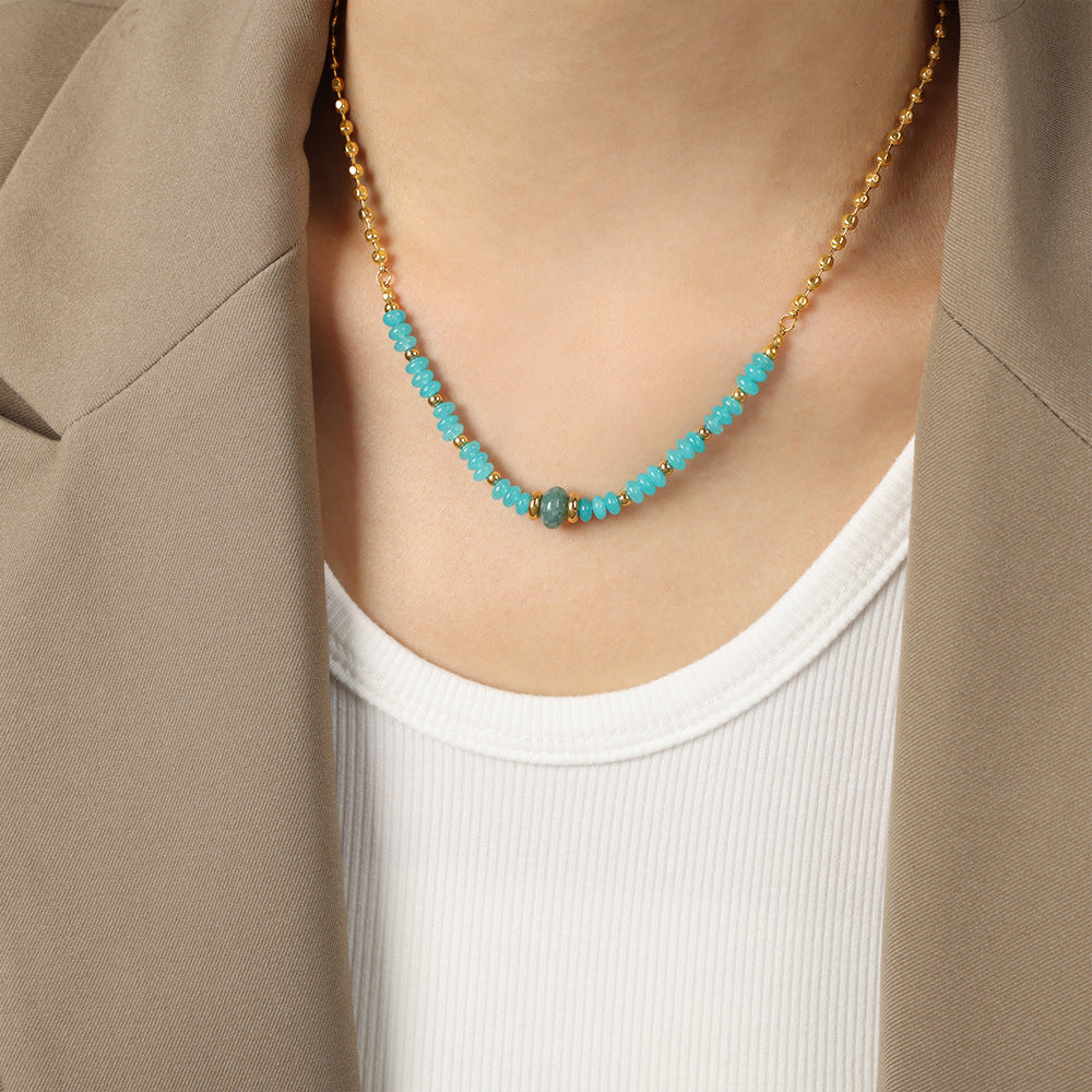 Exquisite Handcrafted Pearl and Stone Necklace with a Vintage Twist