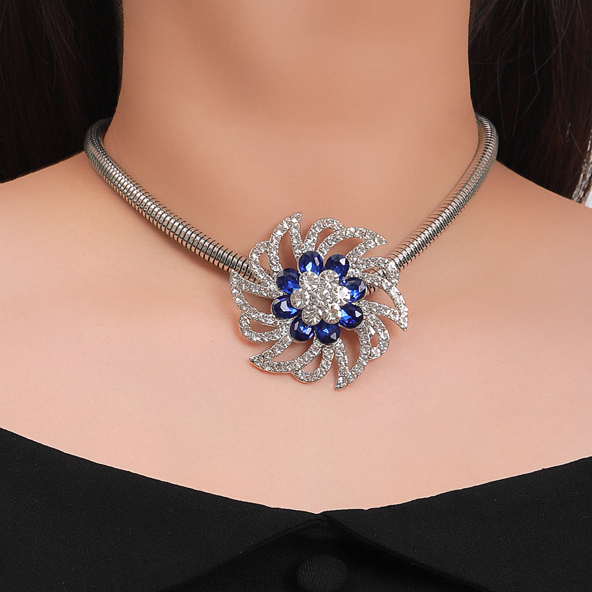 Zircon Hollow Flower Collarbone Chain Necklace with European and American Design