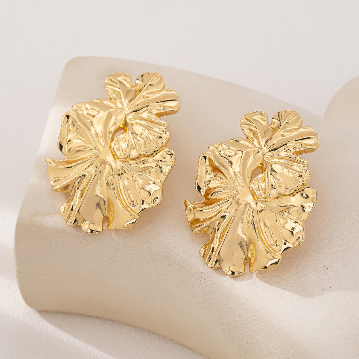 Planderful Vienna Verve Earrings – Retro Metal Flower Design