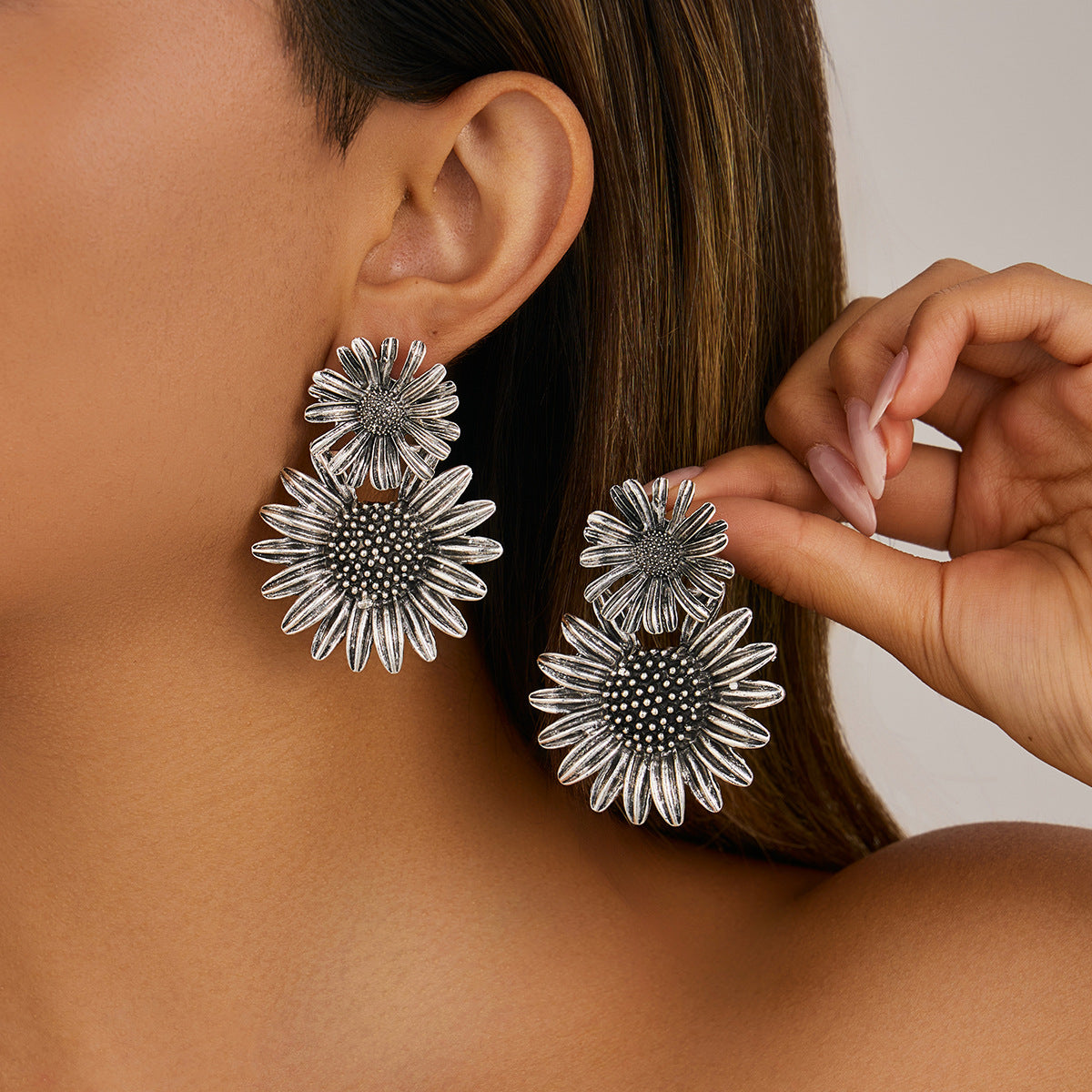 Planderful Vienna Verve Three Dimensional Sunflower Pendant Stud Earrings For Women Statement Retro Liquid Style