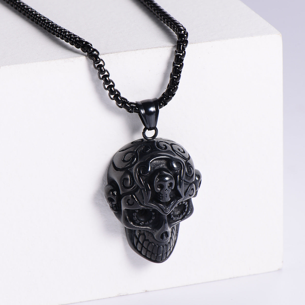 Personalized Multi-Color Skull Pendant Necklace for Men - Retro Punk Stainless Steel Design