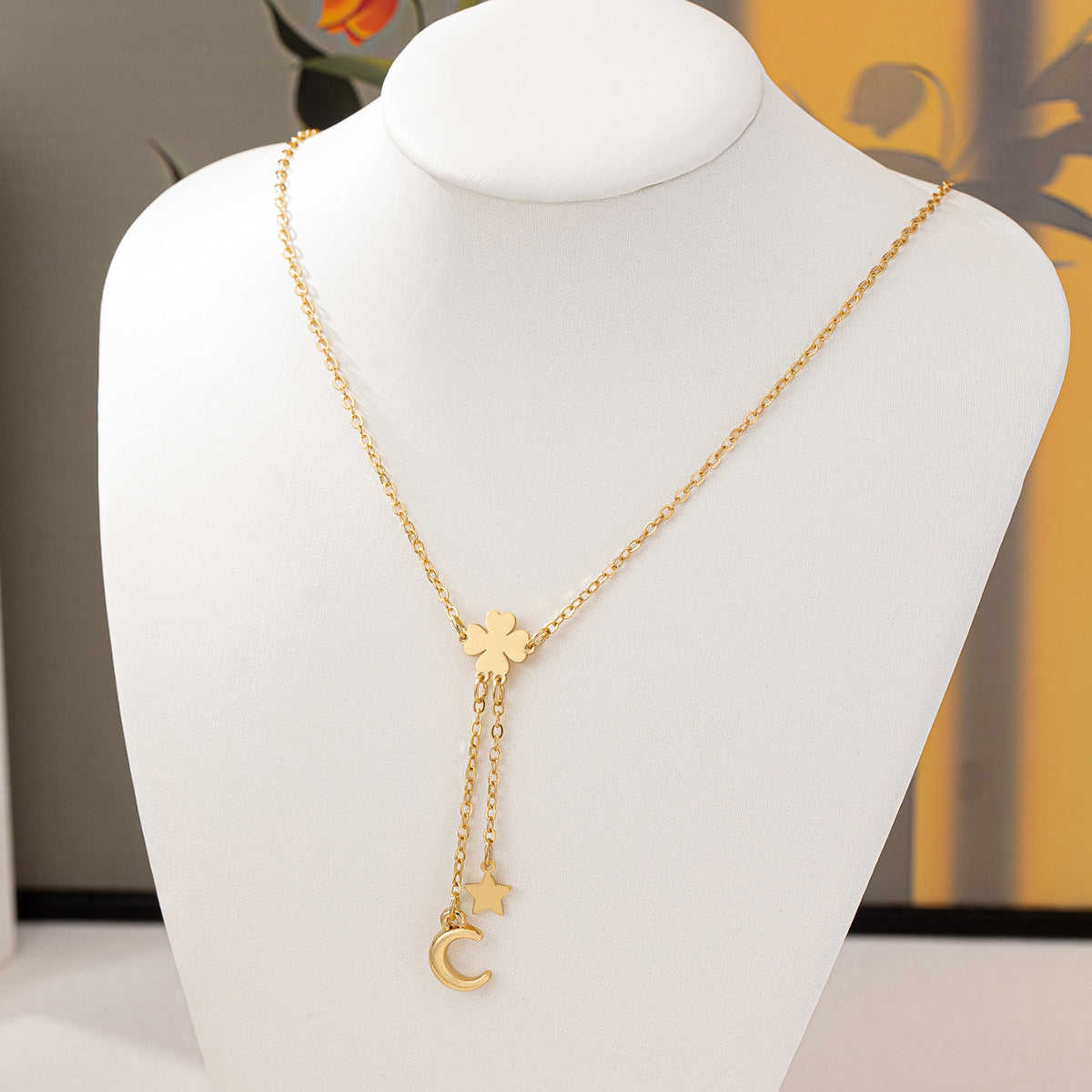 Planderful Vienna Verve Necklace – Minimalist Metal Flower Pendant Design