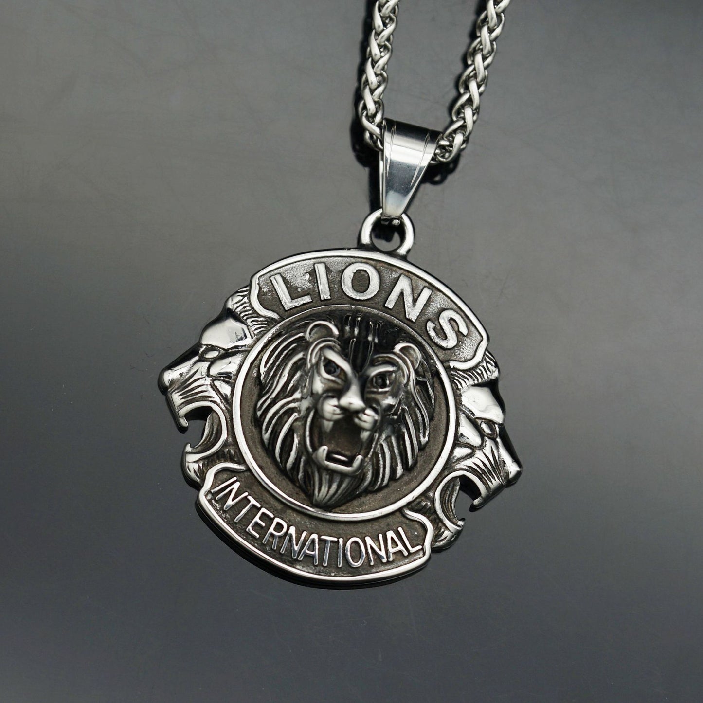 Planderful Lion Head Pendant Necklace Unisex Hip Hop Style Stainless Steel Gold Plated Bold Statement Jewelry