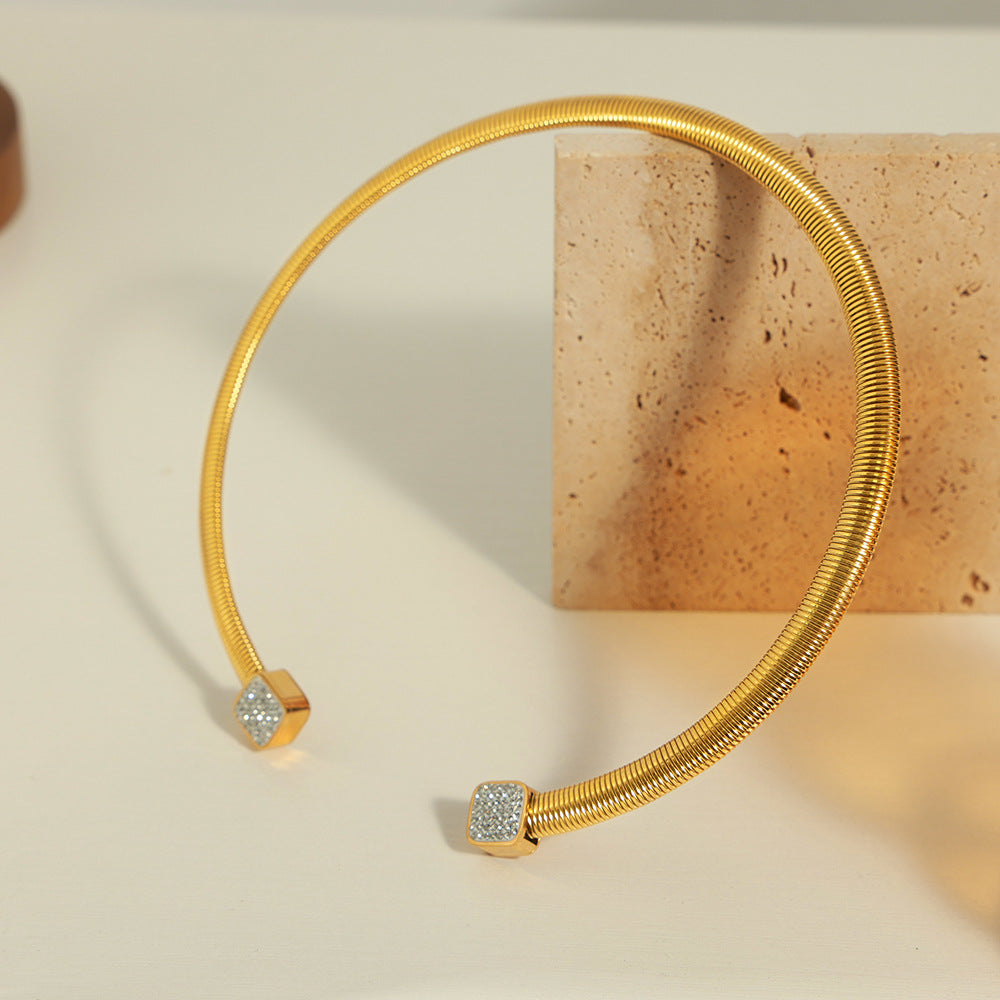 Fashionable Minimalist Blade Collar Necklace with Gold-Plated Zircon Insets