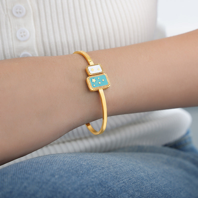 Fashionable Titanium Steel Bracelet with Natural Stone Inlay and Elegant Fritillary Accent