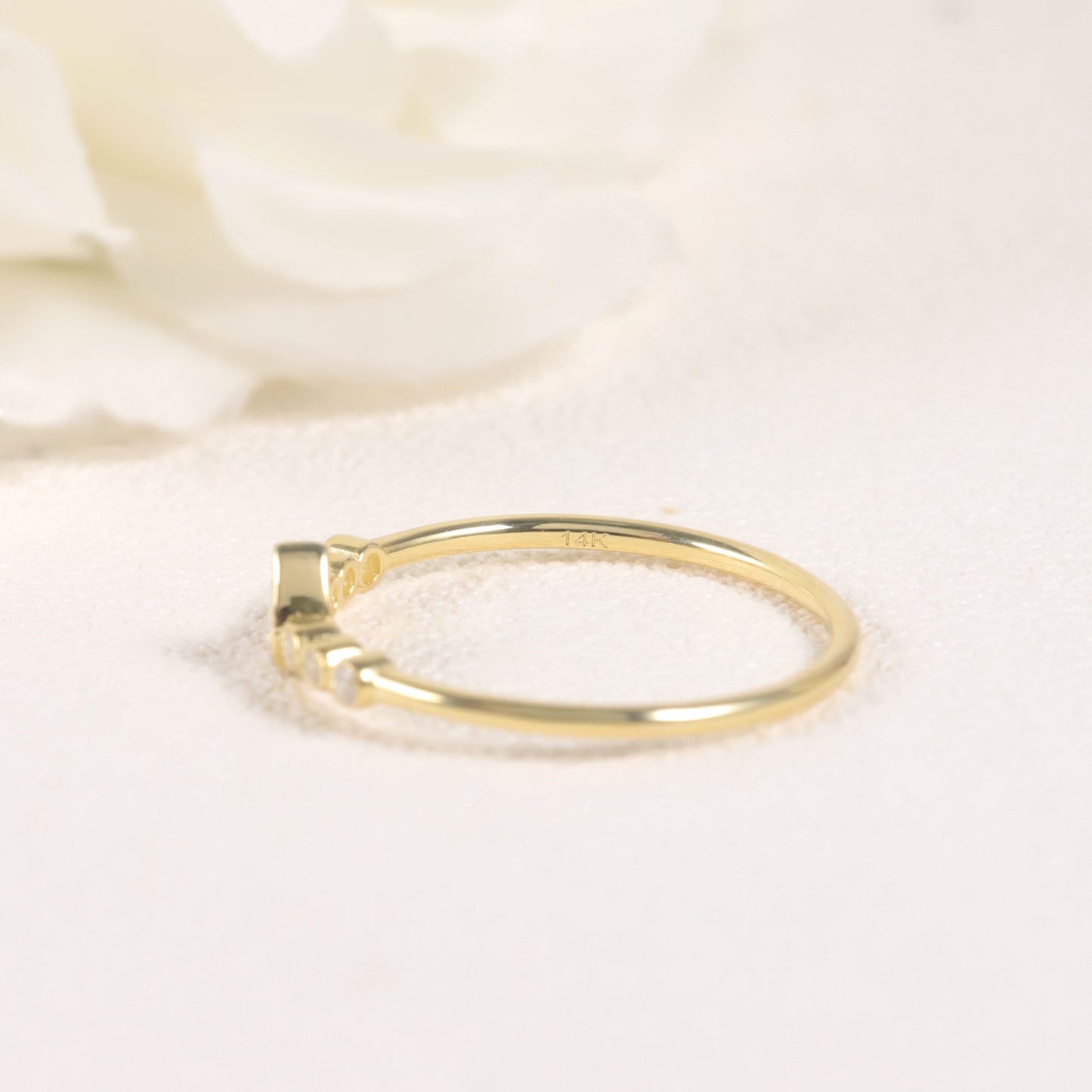 Business Style Commuter Ring Golden Dawn S925 Moissanite