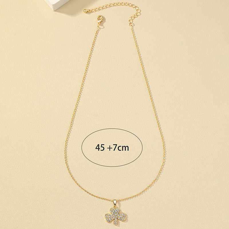 Lucky Clover Pendant Necklace with a Modern Twist for Trendy Women