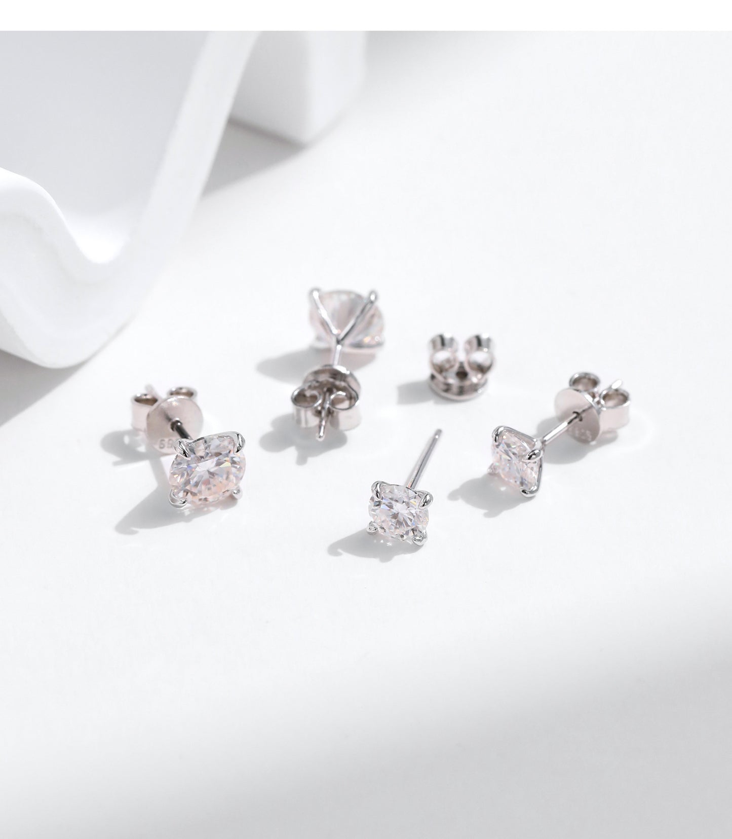 Planderful Moissanite Sparkling Earrings – Elegant Four-Claw Design