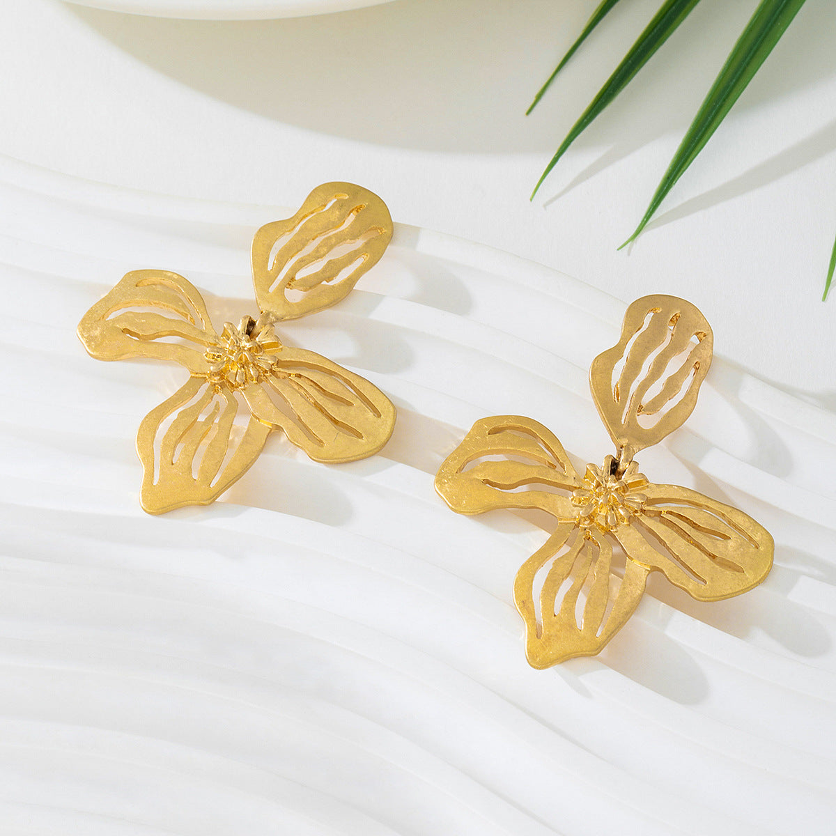 Planderful Vienna Verve Earrings – Trendy Metal Hollow Leaf Design