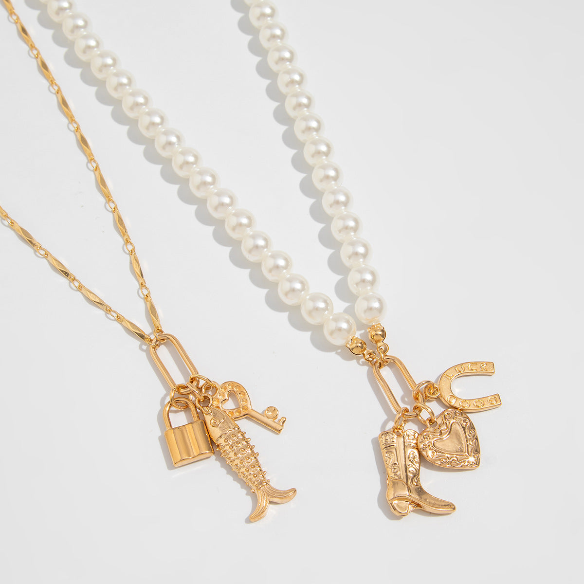 Planderful Vienna Verve Necklace – Elegant Pearl and Rose Bow Design