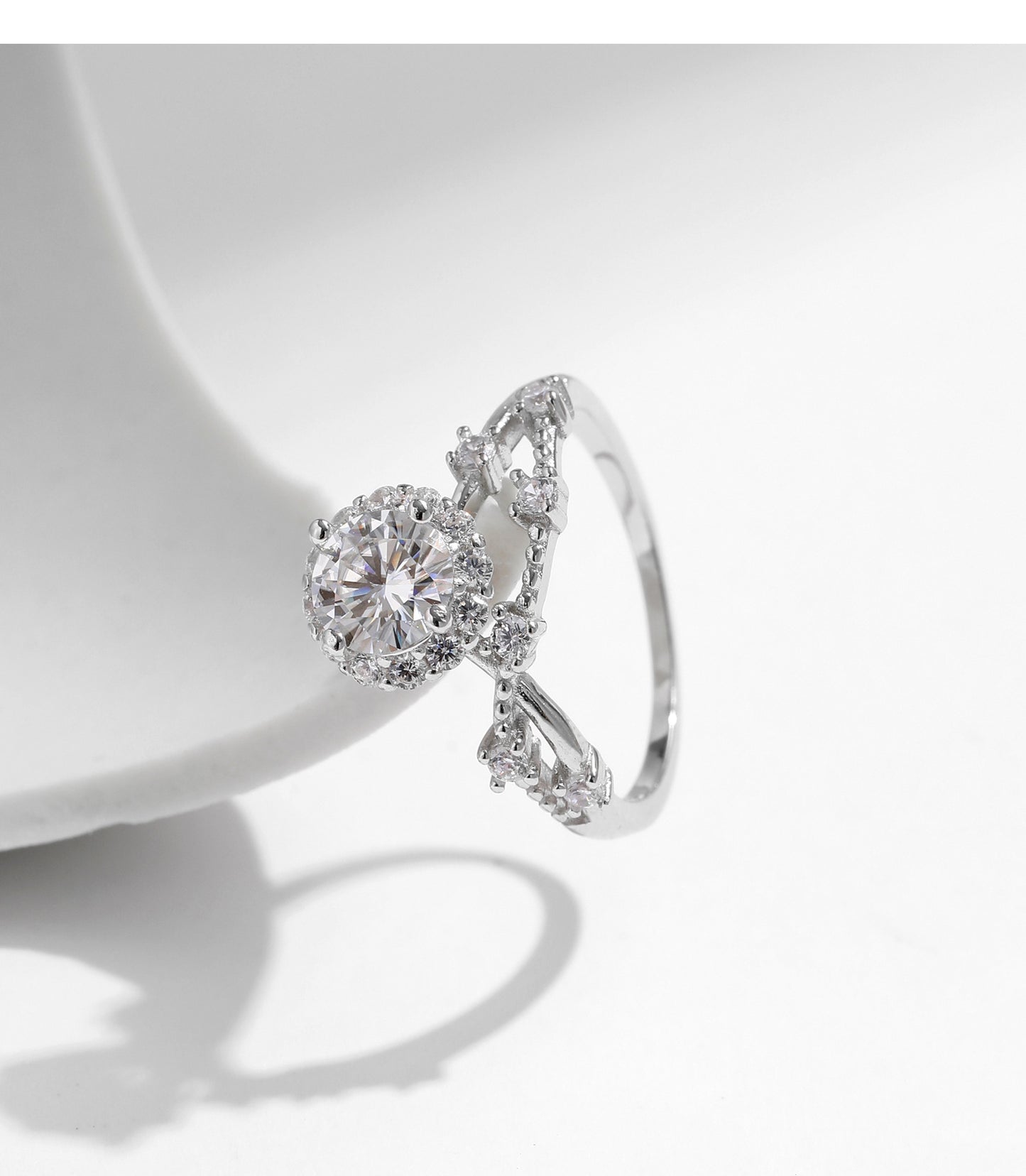 Planderful Moissanite Sparkling Ring – 0.8 Carat D VVS Moissanite in Sterling Silver