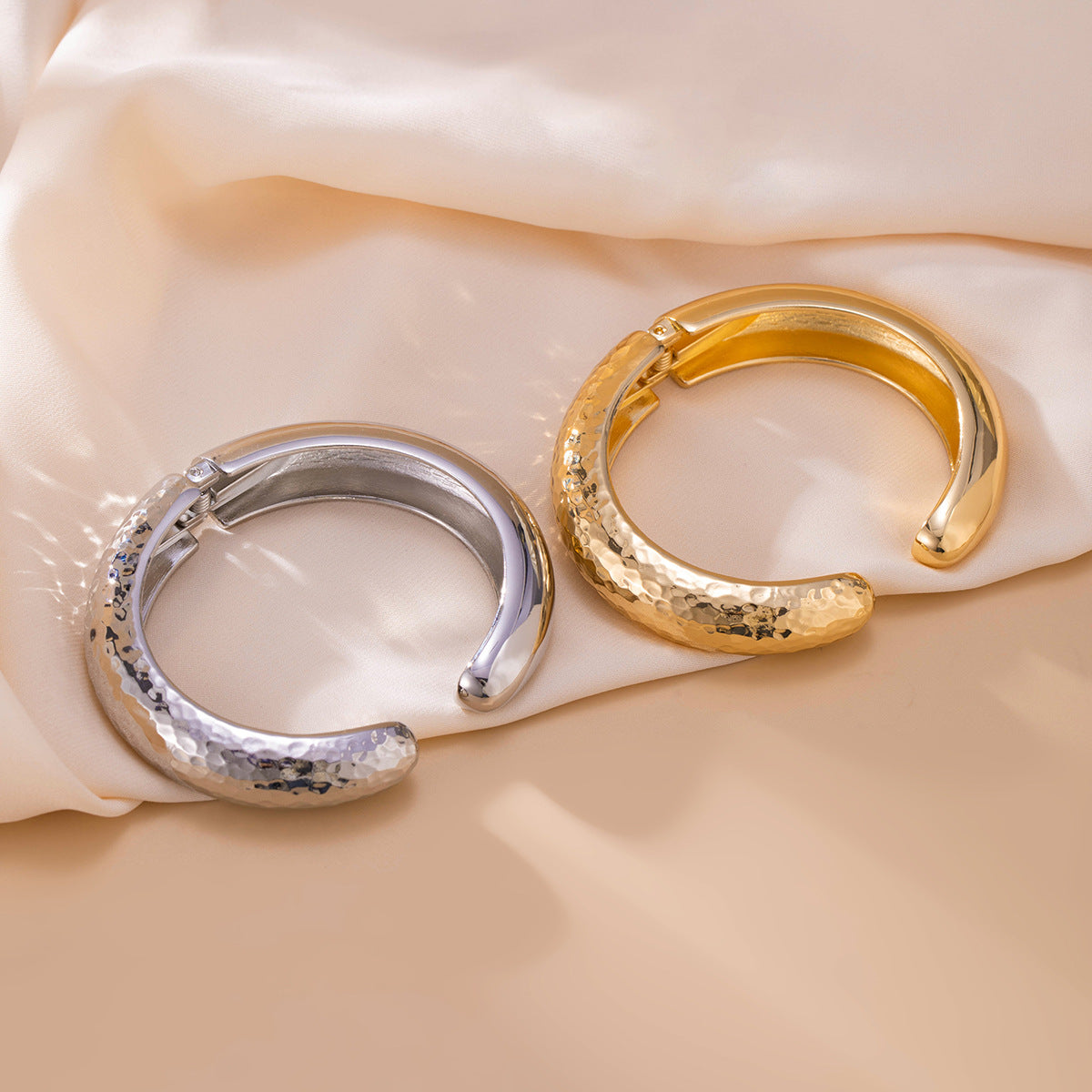 Planderful Vienna Verve Bracelet – Creative Knock Pattern Design