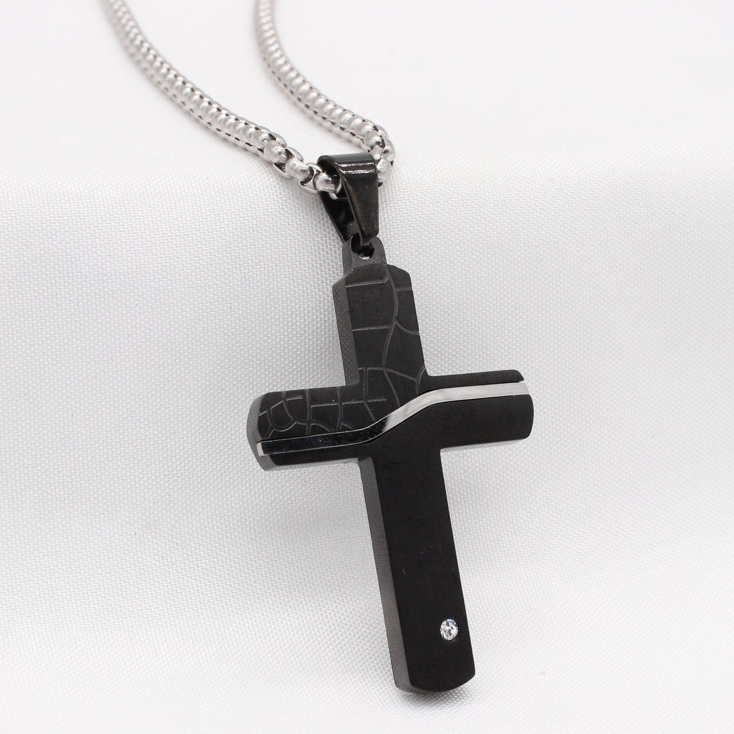 Retro European and American Men's Cross Pendant in Titanium Steel - Wholesale Jewelry for Foreign Trade