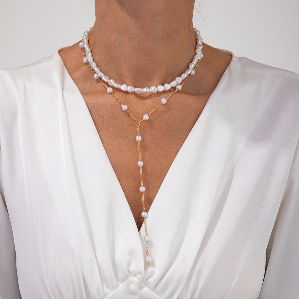 Planderful Vienna Verve Necklace – Elegant Y-Shaped Imitation Pearl Design