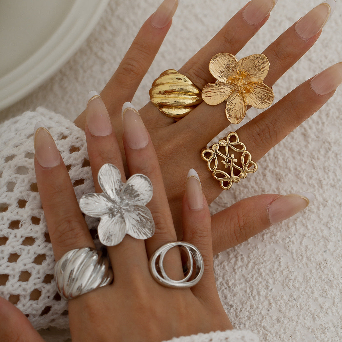 Planderful Vienna Verve Ring – Elegant Retro Flower Design
