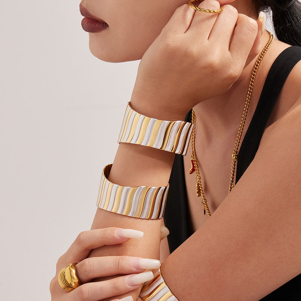 Planderful Everyday Genie Geometric Opening Bracelet Gold