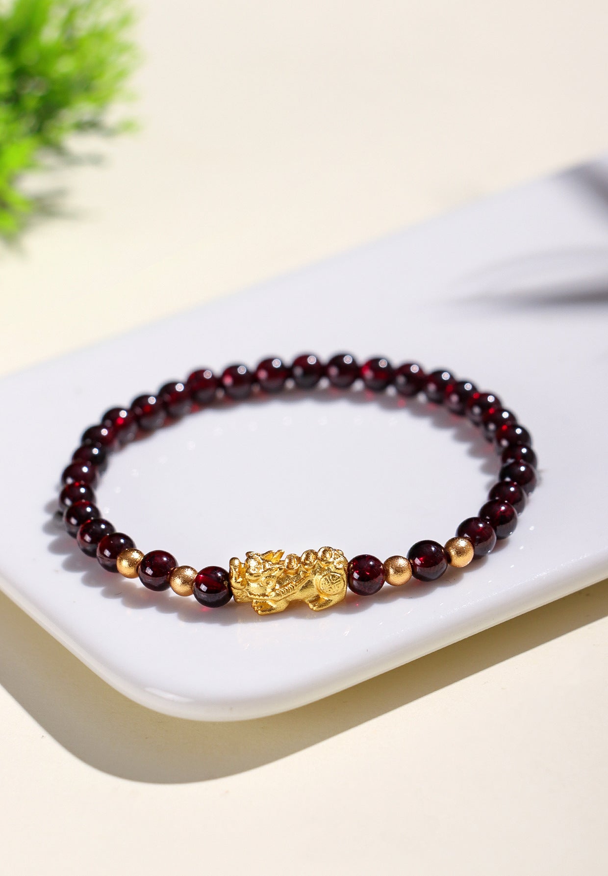 Planderful Fortune's Favor Bracelet – Lucky Garnet Beaded Design