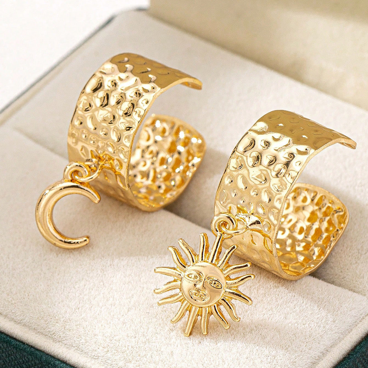 Fashionable Metal Texture Star Moon Ring Set for Women