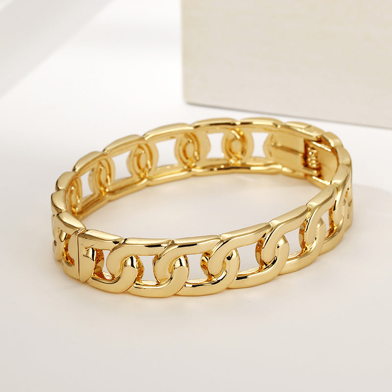 Golden Twist Chain Link Bracelet - Simple Fragrance Style Fashion Accessory