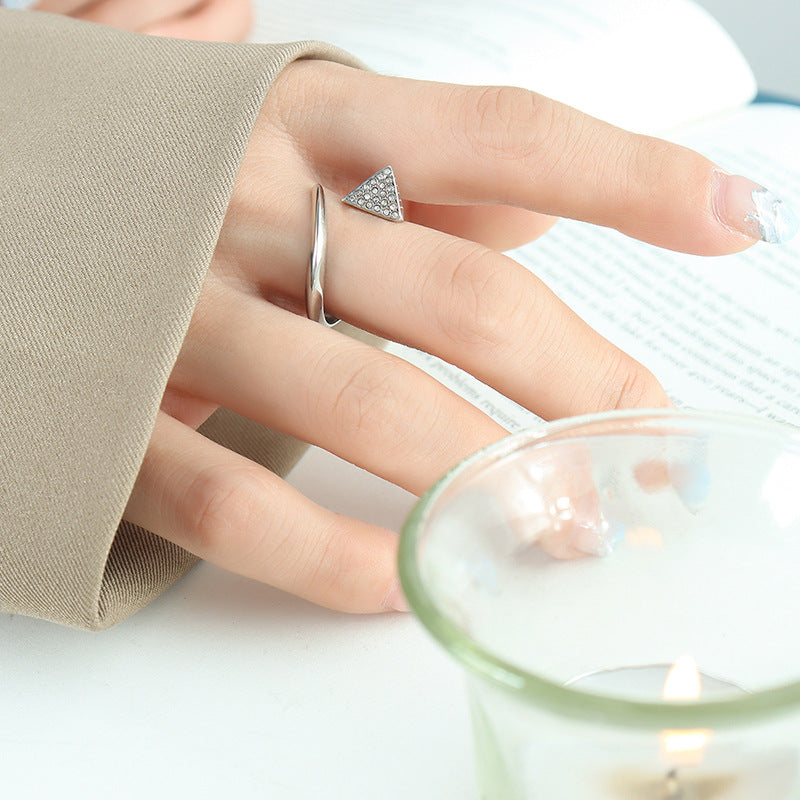 Luxury Geometric Zircon Triangular Ring with Cold Wind Resistance