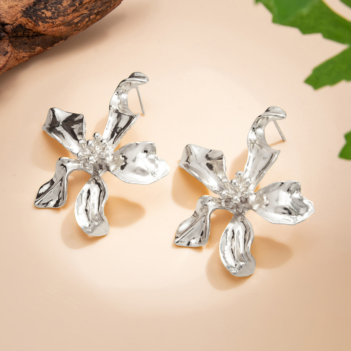 Planderful Vienna Verve 3D Metal Flower Stud Earrings For Women Premium Retro Statement Jewelry