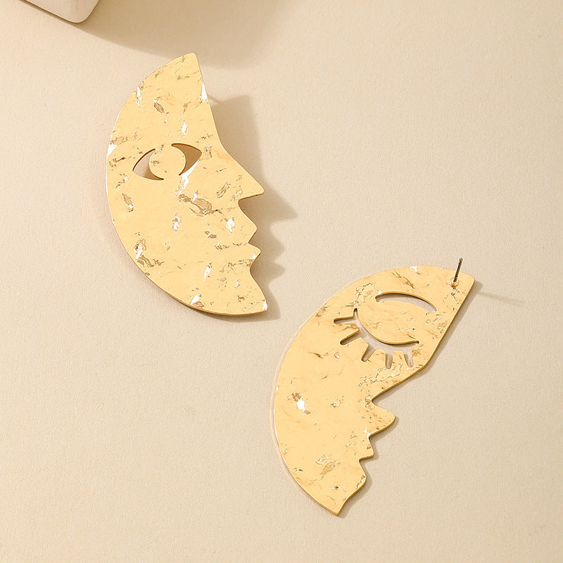 Planderful Vienna Verve Earrings – Fashionable Crescent Moon Design