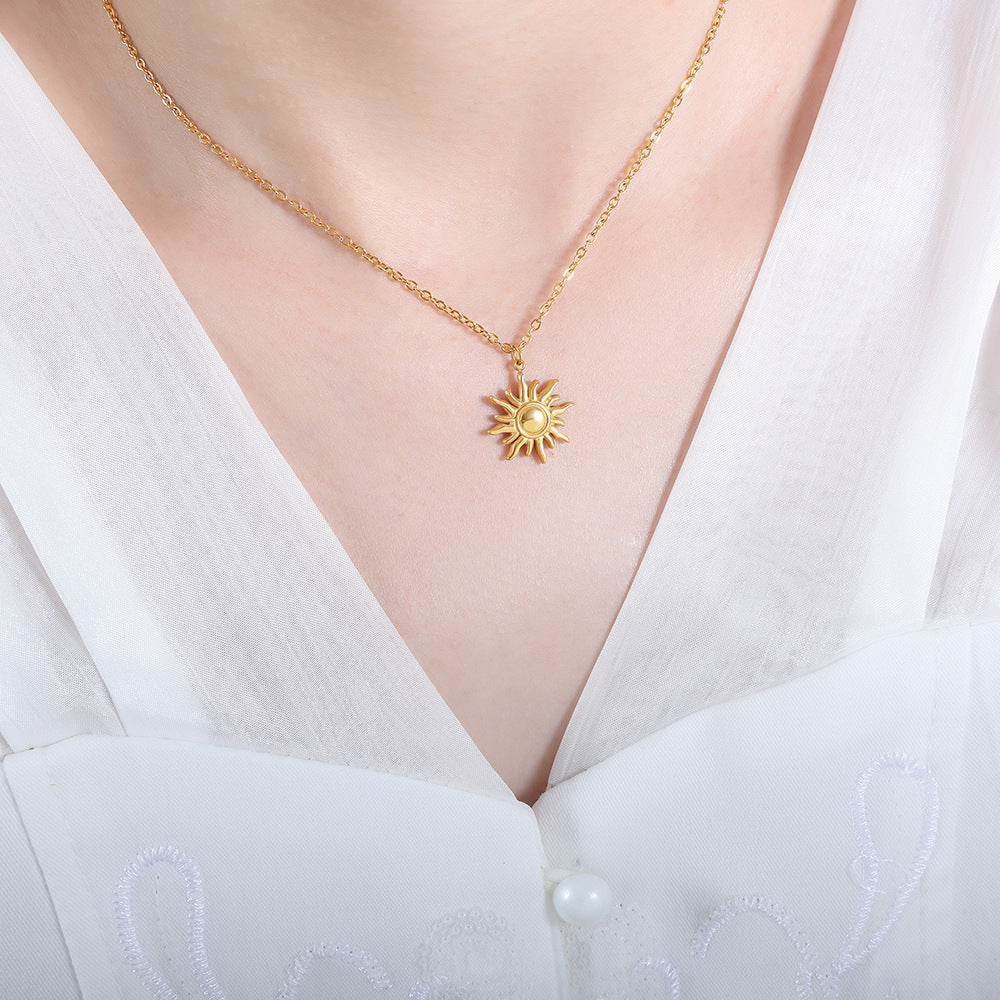 Luxurious 18K Gold-Plated Clavicle Chain Necklace with Sun Pendant