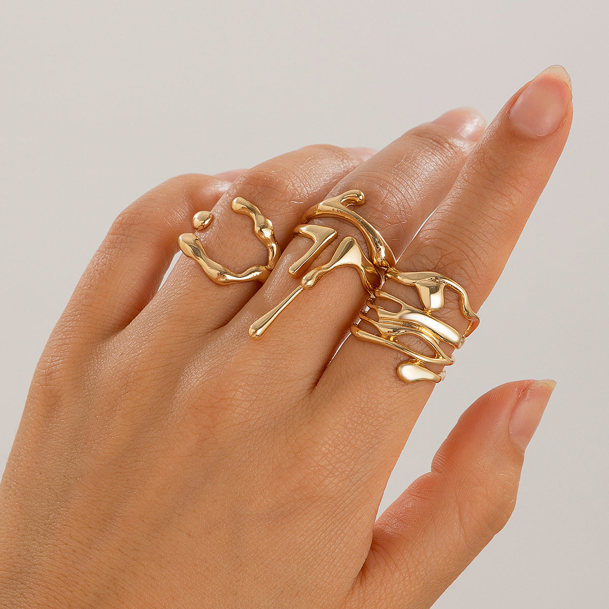 Planderful Vienna Verve Ring Set – Unique Hollow Liquid Design