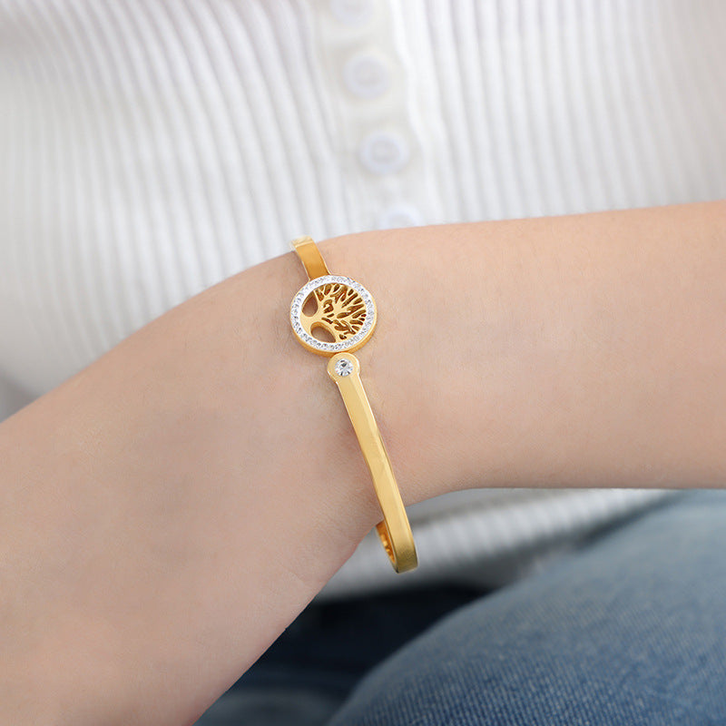 Fashionable Titanium Steel Bracelet with Natural Stone Inlay and Elegant Fritillary Accent