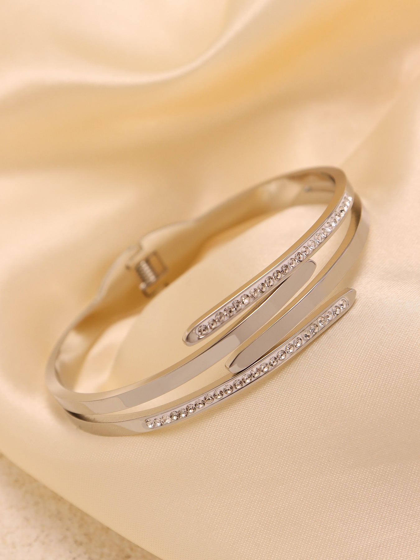 Planderful Gold Plated Zircon Bracelet For Professionals