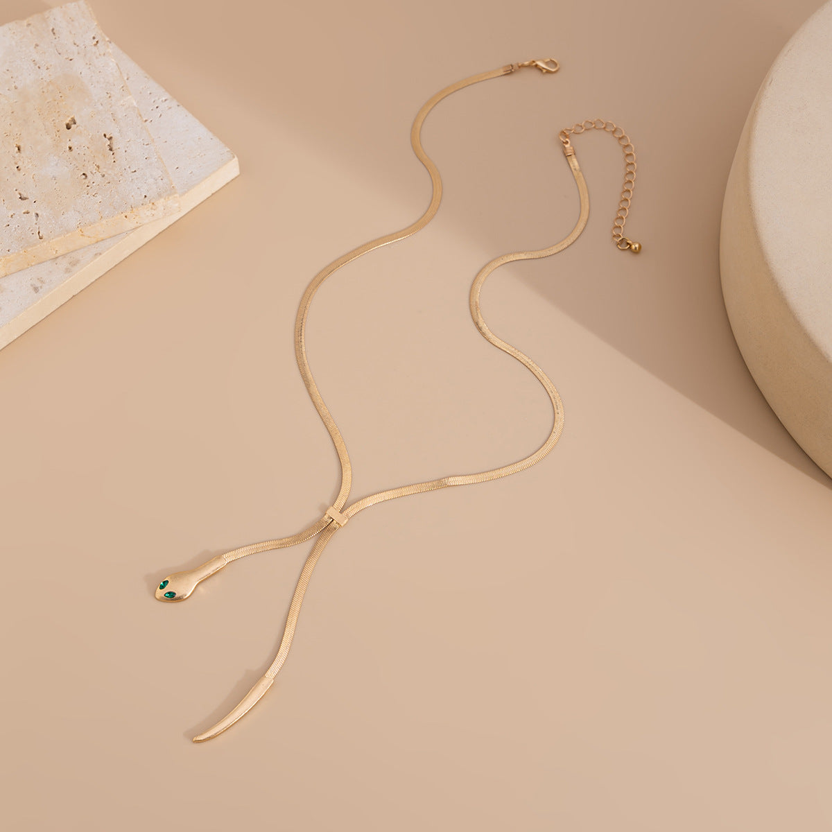 Planderful Vienna Verve Necklace – Versatile Snake-Shaped Design
