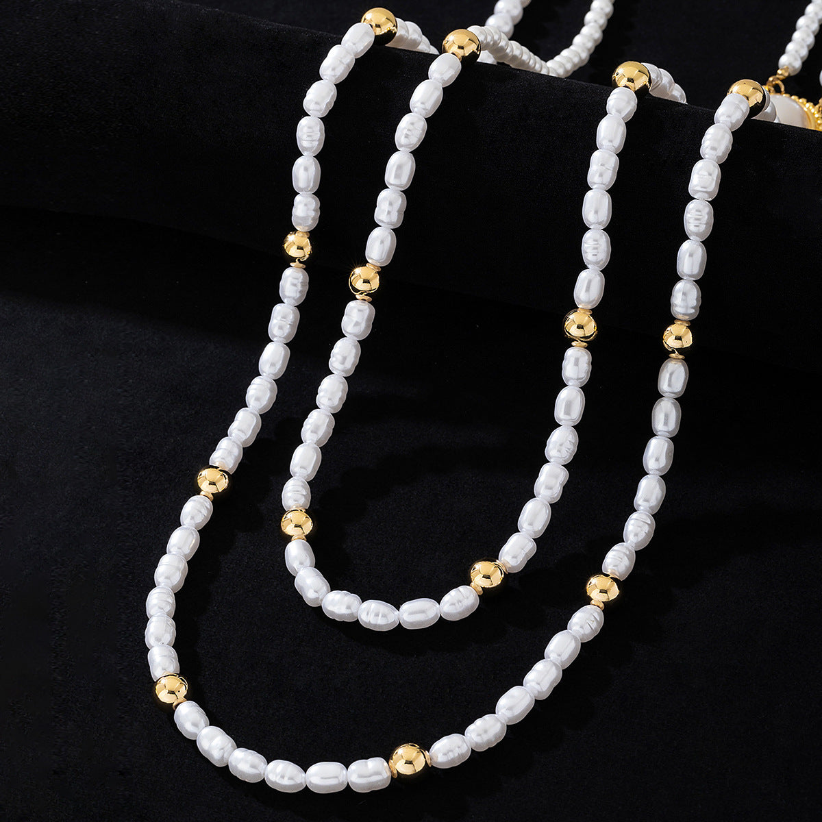 Planderful Vienna Verve Necklace – Elegant Long Design with Imitation Pearls