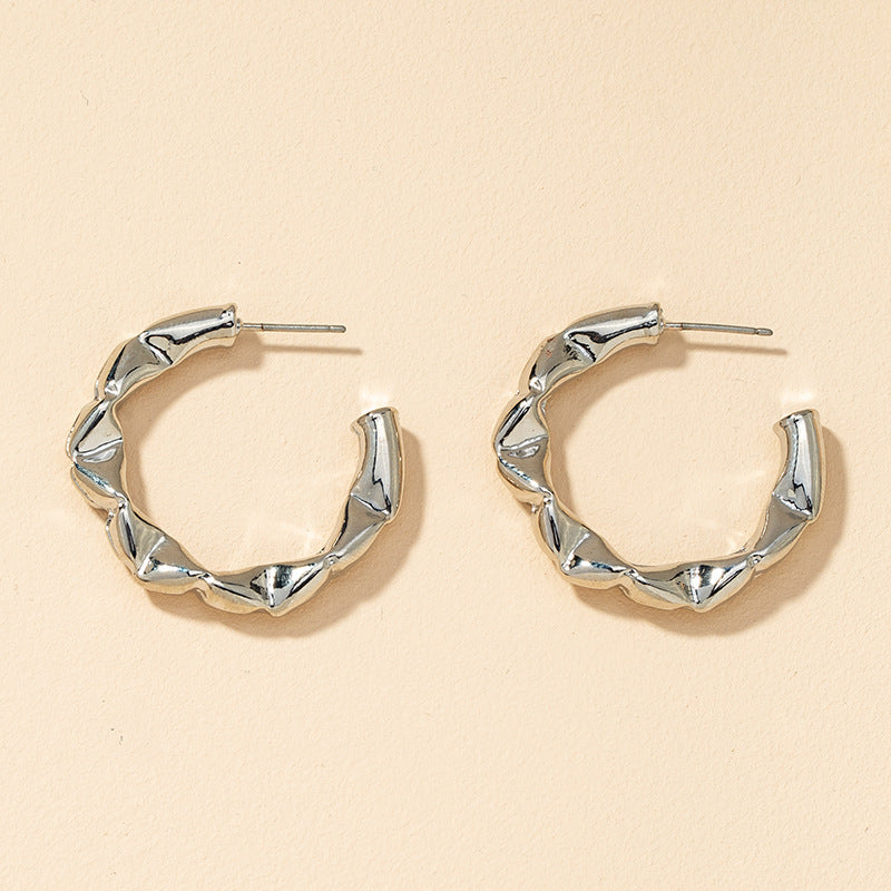European and American Fashion Statement: Vintage Metal C-Shaped Earrings