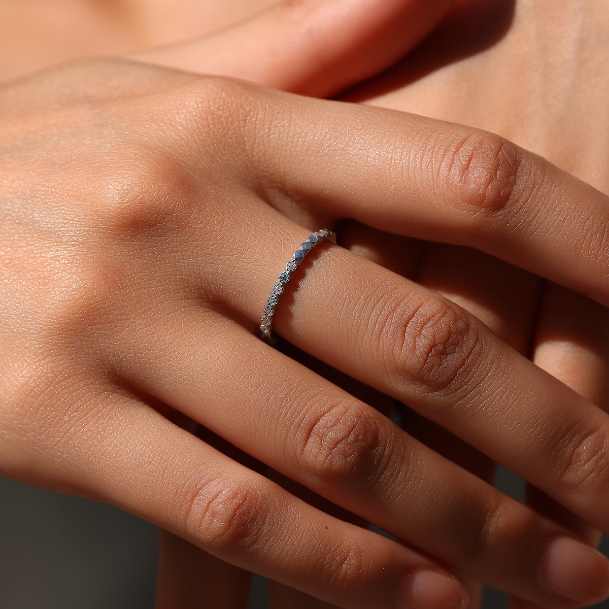 S925 Sterling Silver Wave-Detail Moissanite Band
