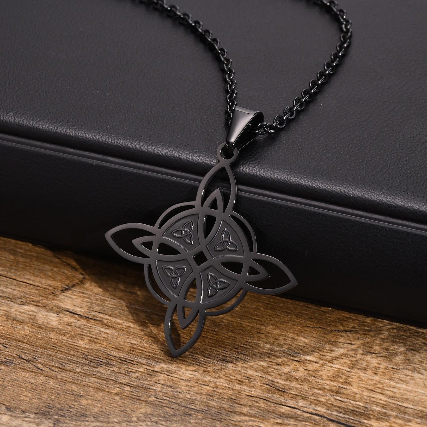 European And American Wholesale Stainless Steel Celtic Knot Necklace