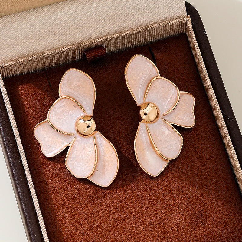 Planderful Vienna Verve Earrings – Fashionable Summer Trends with Half-Sided Flowers