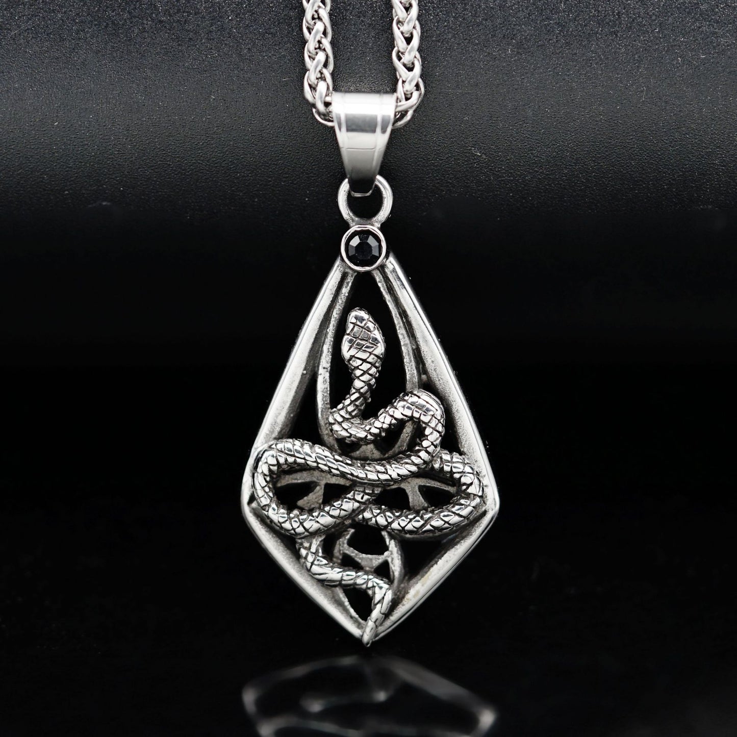 Steel Necklace – Vintage Spirit Snake Pendant For Retro Fashion Lovers Seeking Bold Statement Jewelry