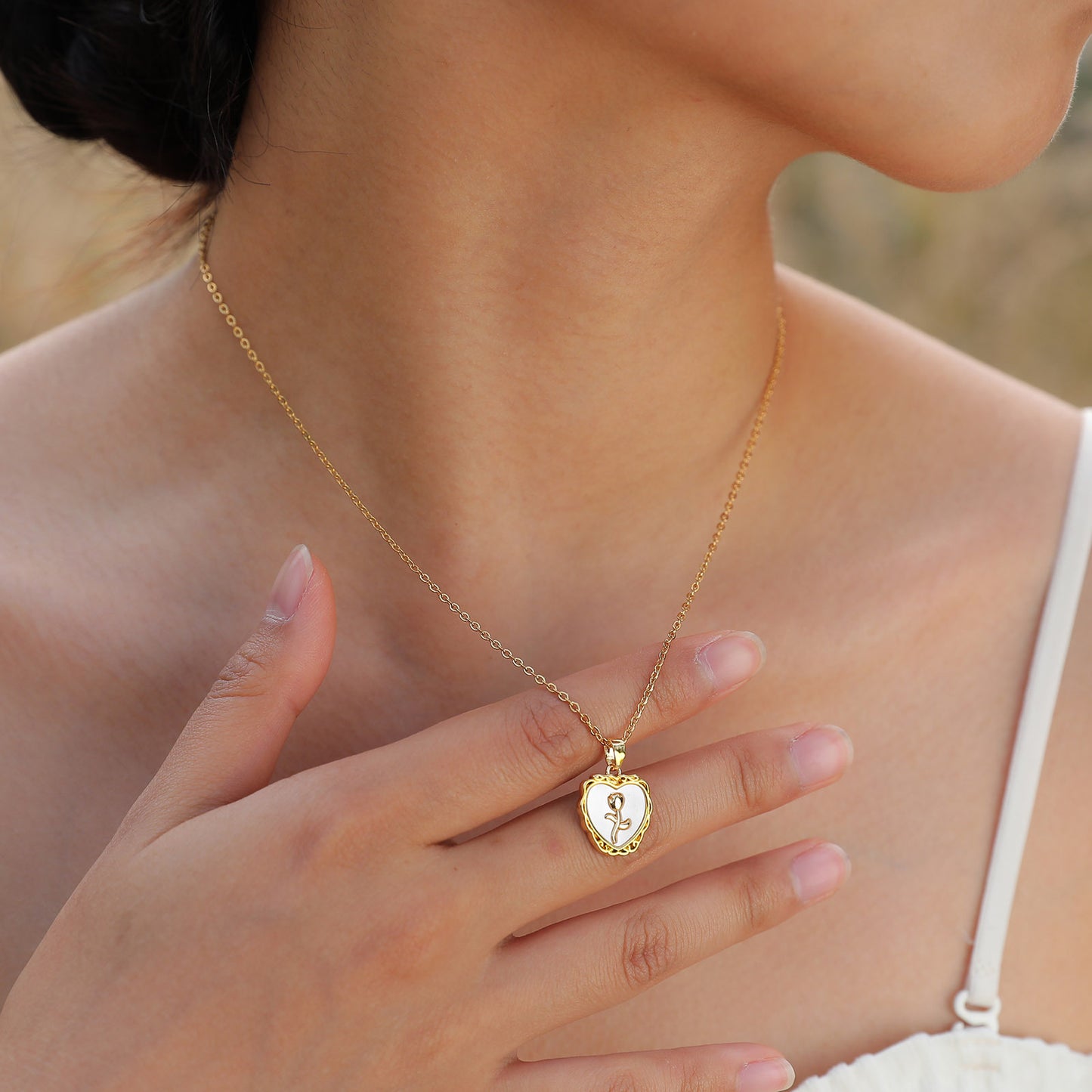 Heart Rose Shell Pendant Necklace for Ladies Fashion Accessories