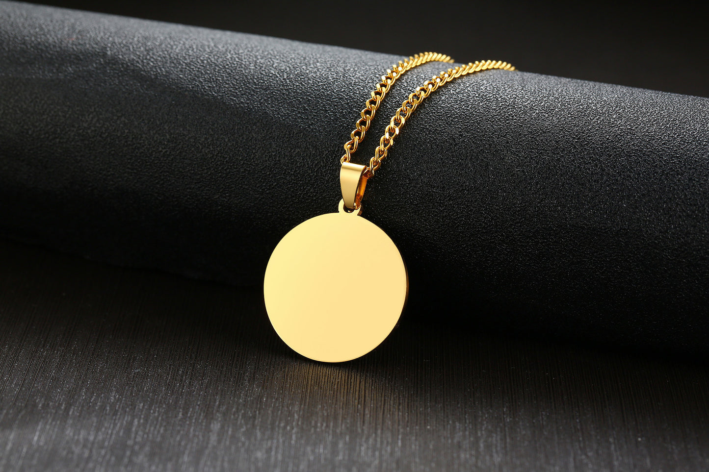 Stainless Steel Bare Body Round Card Pendant Black Men's Necklace